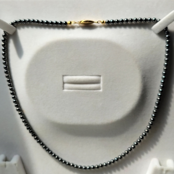 Hematite bead necklace - Picture 3 of 5